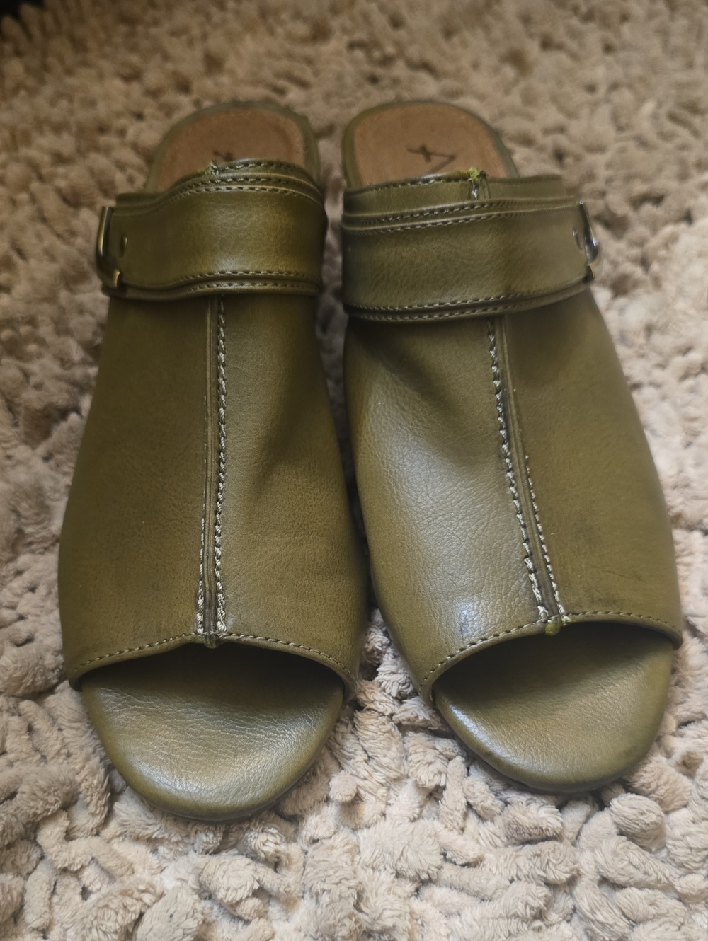 New A2 by Aerosoles Women's Size 7.5 Olive Green Leather Slide Mules 2.5 Heel - Picture 2 of 7